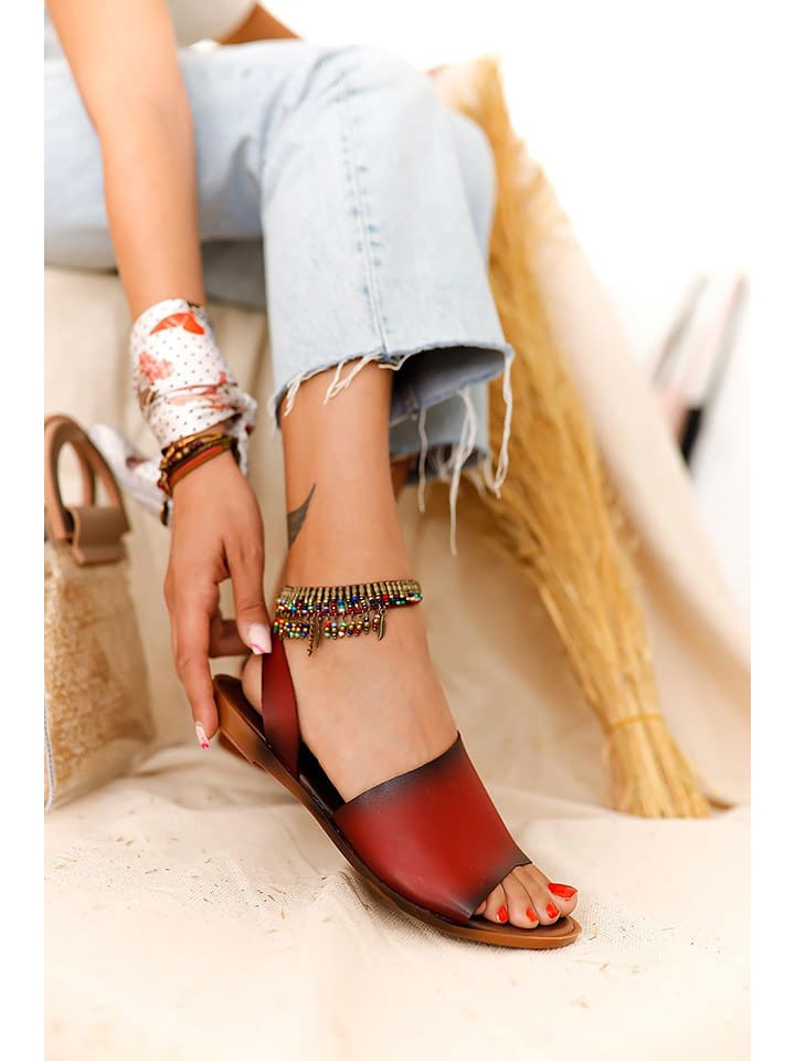 Skórzane sandały w kolorze czerwonym