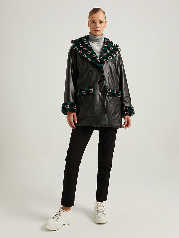 Kurtka przejściowa w kolorze czarnym