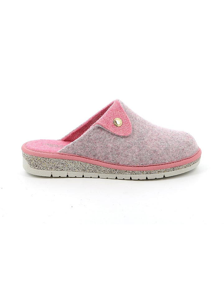 Kapcie w kolorze jasnoróżowym