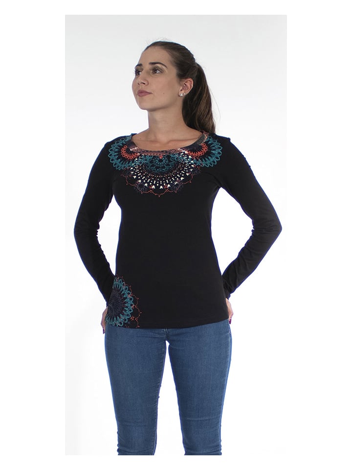 Koszulka w kolorze czarnym