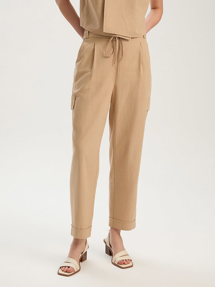 BGN Spodnie w kolorze beżowym rozmiar: 40