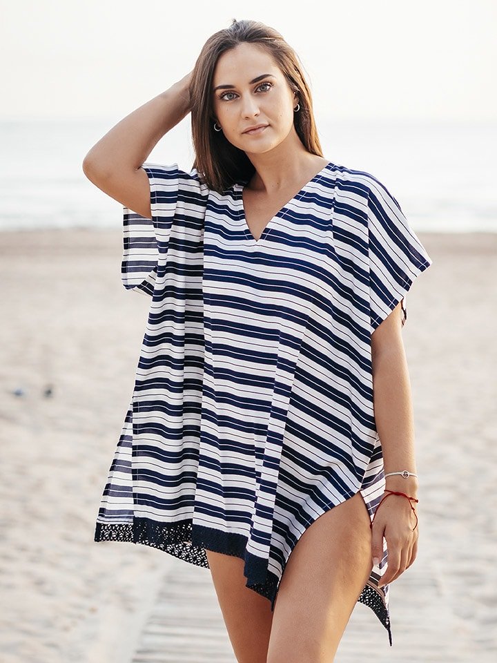 Ponczo w kolorze granatowo-białym ze wzorem