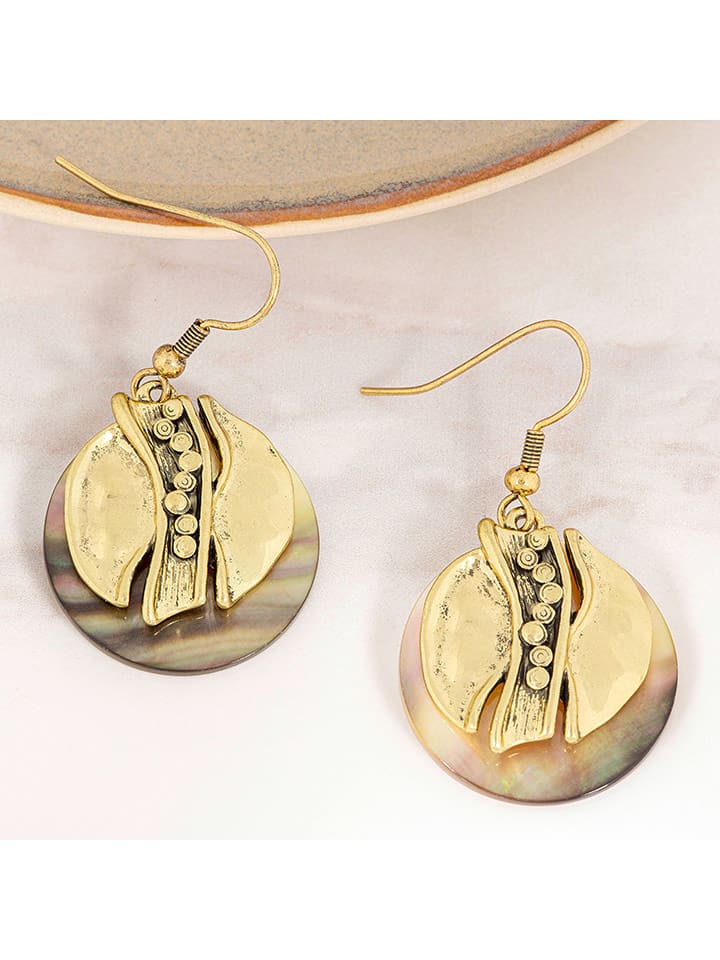 LA CHIQUITA Pozłacane kolczyki z masą perłową rozmiar: onesize