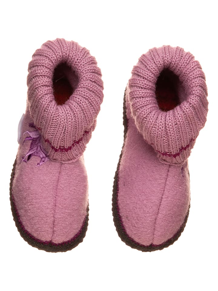 Kapcie w kolorze jasnoróżowym