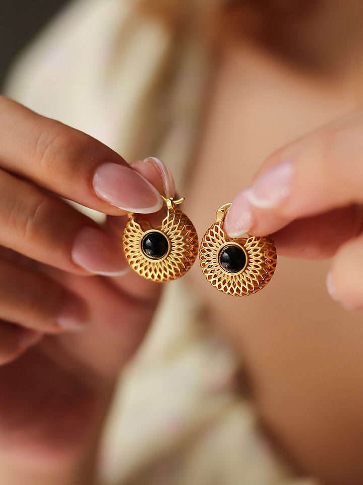 L'Atelier de Gaia Pozłacane kolczyki z onyksami rozmiar: onesize