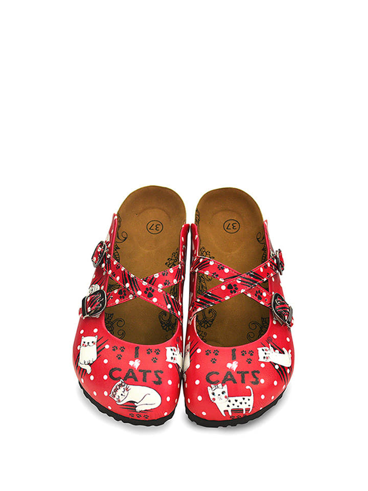 Chodaki w kolorze czerwonym ze wzorem