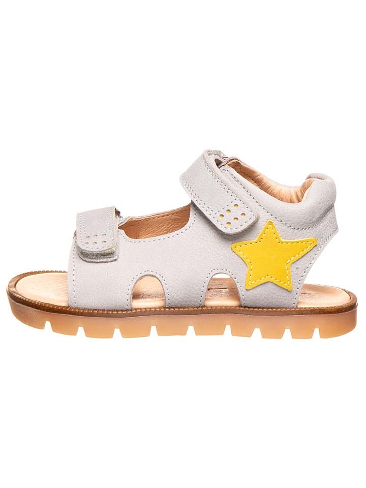 Skórzane sandały w kolorze jasnoszarym