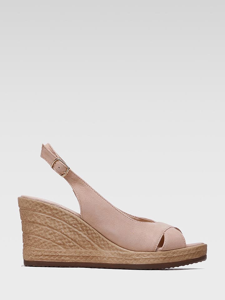 Skórzane sandały w kolorze beżowym