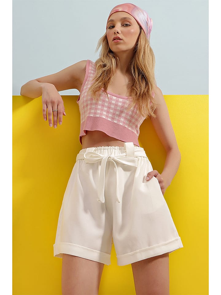 Szorty w kolorze białym