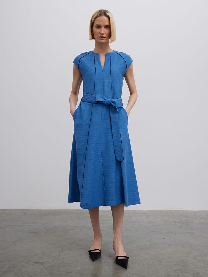 BGN Sukienka w kolorze niebieskim rozmiar: 38