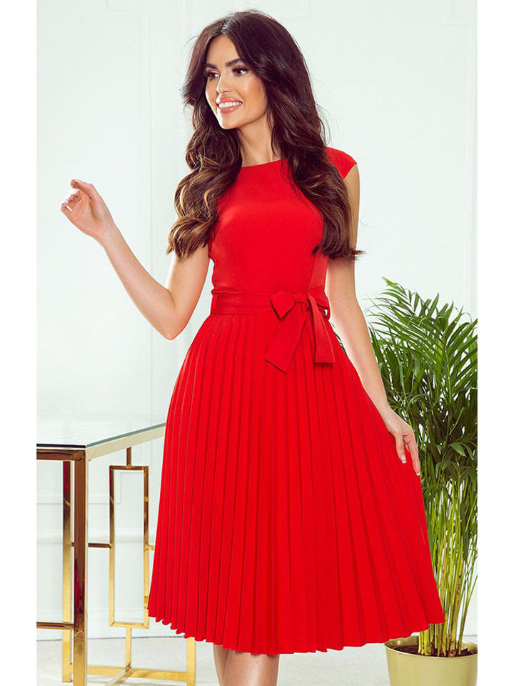 Sukienka w kolorze czerwonym