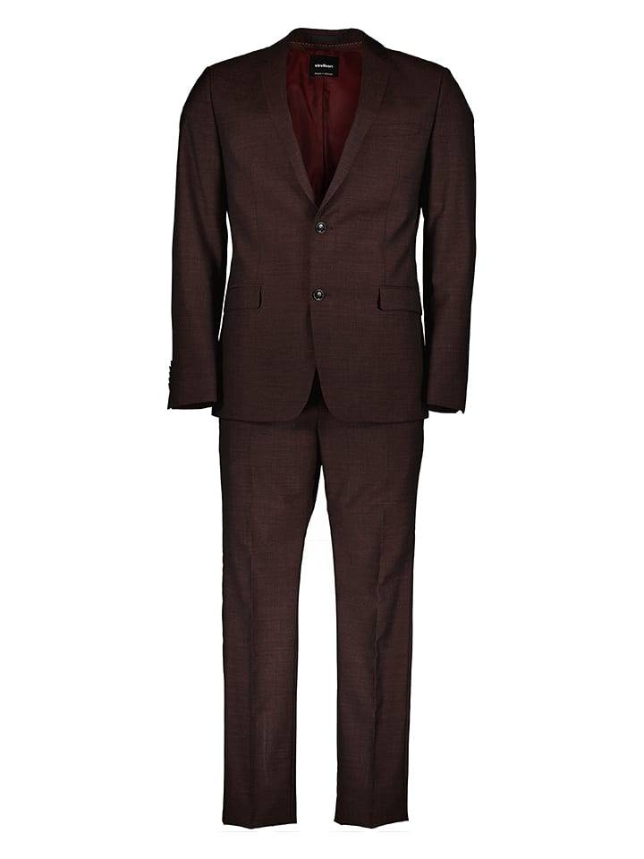 Garnitur w kolorze bordowym