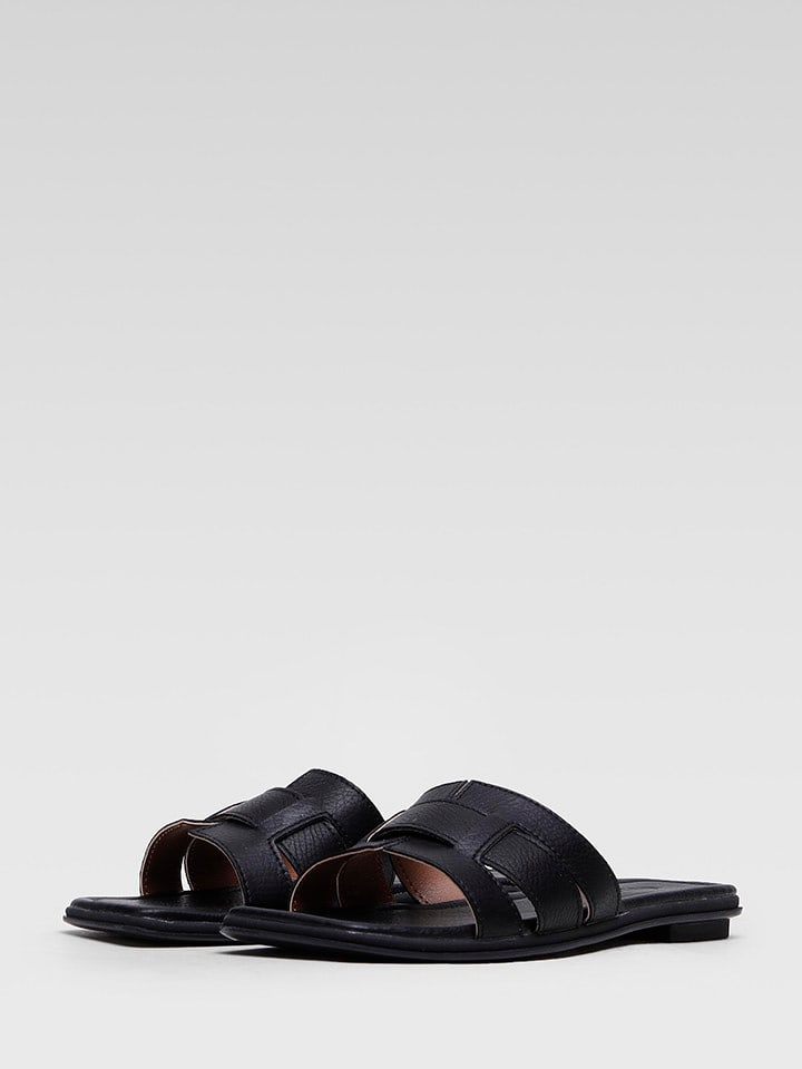 Quazi Klapki w kolorze czarnym rozmiar: 39