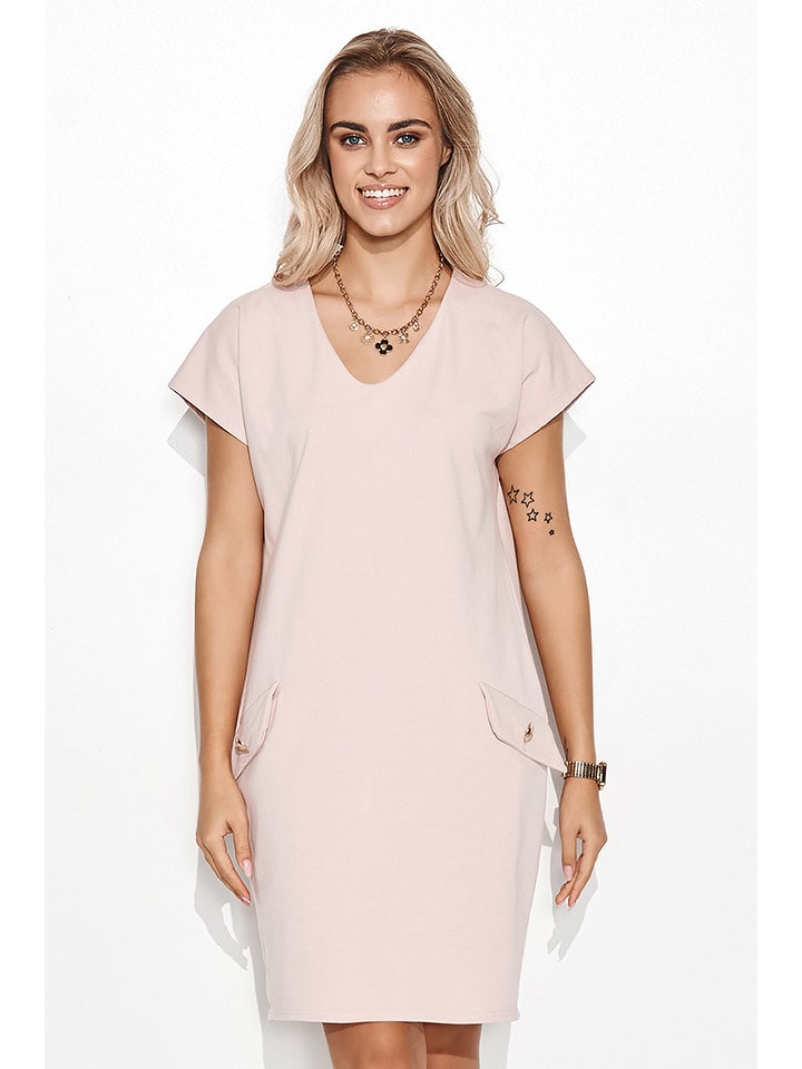 Sukienka w kolorze pudrowego różu