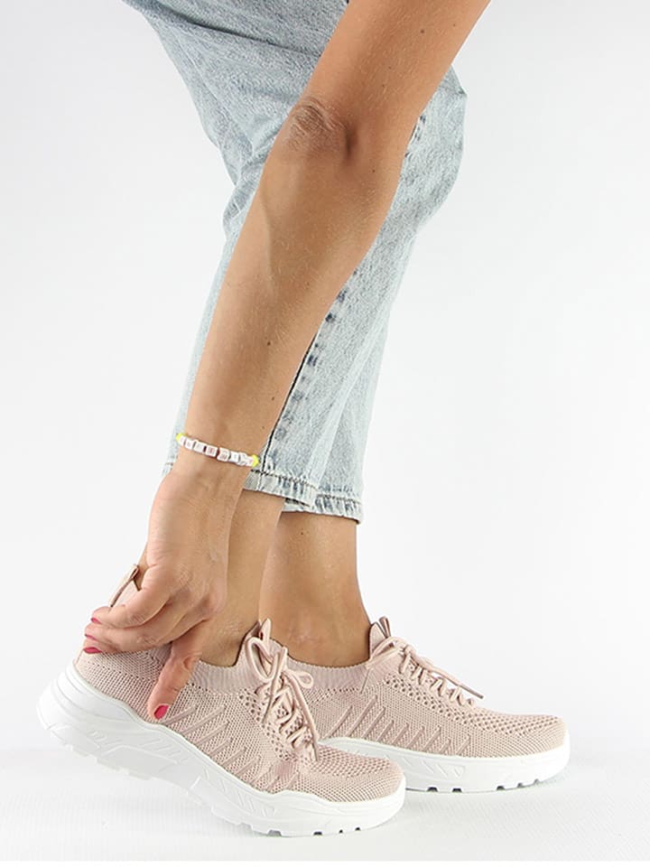 Sneakersy w kolorze jasnoróżowym