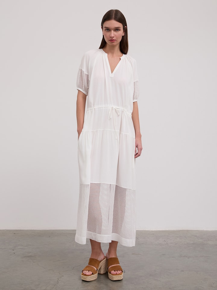 BGN Sukienka w kolorze białym rozmiar: 40