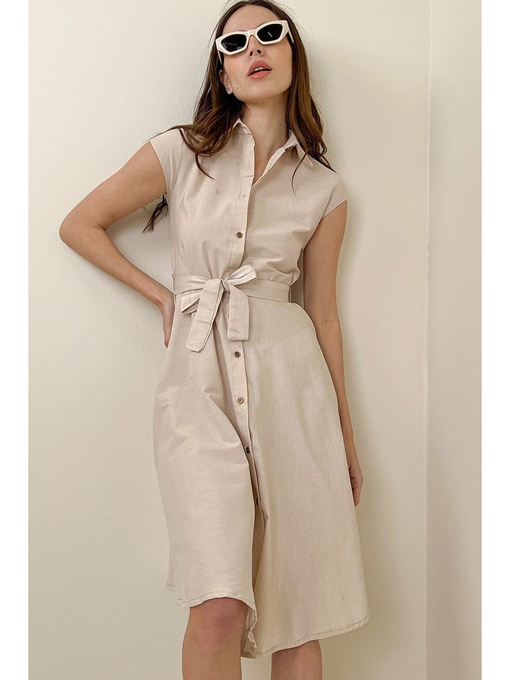 Defile Sukienka w kolorze beżowym rozmiar: S