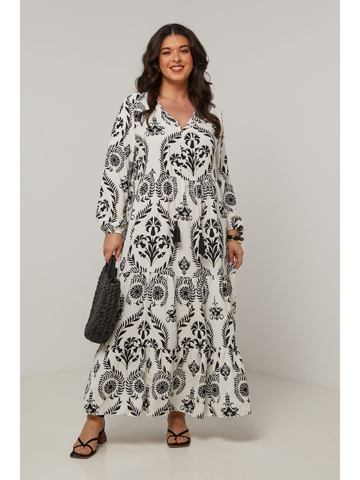 Curvy Lady Sukienka w kolorze kremowym rozmiar: 44/46