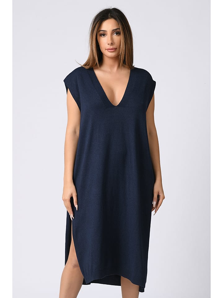 Sukienka w kolorze granatowym