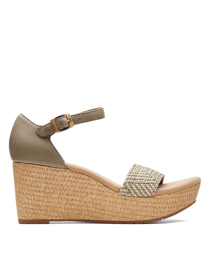 Clarks Skórzane sandały w kolorze oliwkowym na koturnie rozmiar: 37