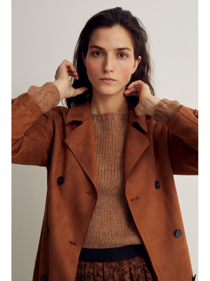 Trencz w kolorze brązowym