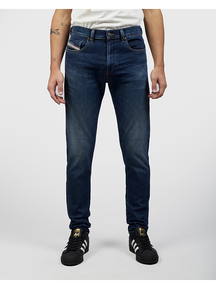 Dżinsy "Strukt" - Slim fit - w kolorze granatowym