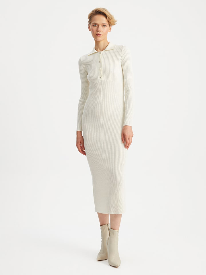 BGN Sukienka dzianinowa w kolorze kremowym rozmiar: 38