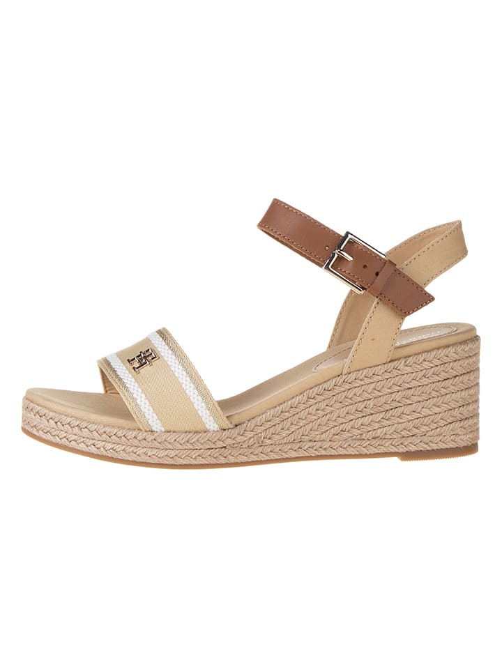 Tommy Hilfiger Skórzane sandały w kolorze beżowym na koturnie rozmiar: 38