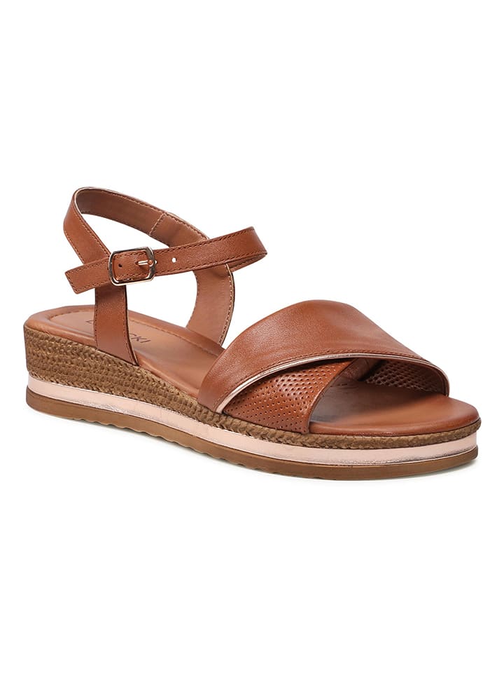 Skórzane sandały w kolorze jasnobrązowym