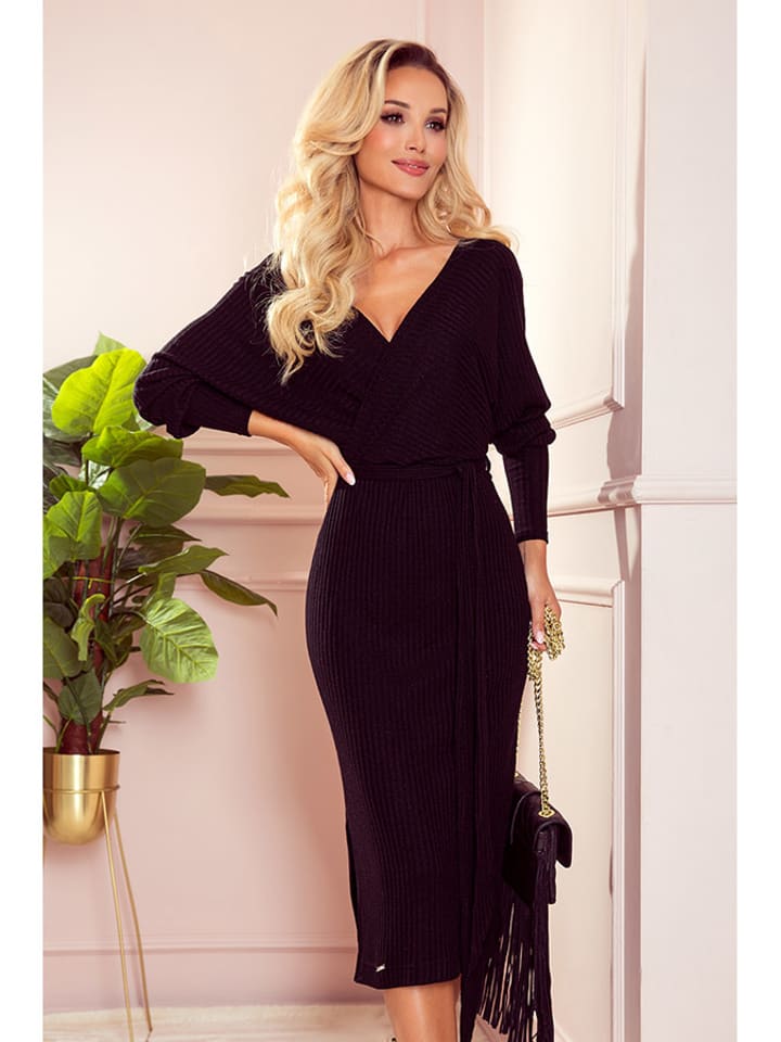 Sukienka w kolorze czarnym