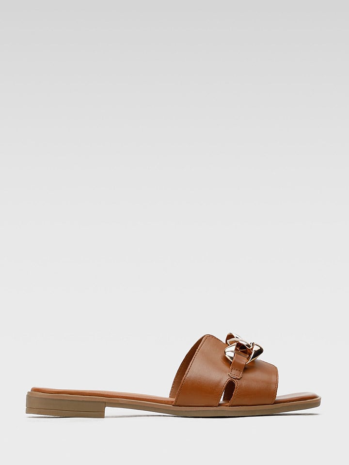 Skórzane klapki w kolorze karmelowym