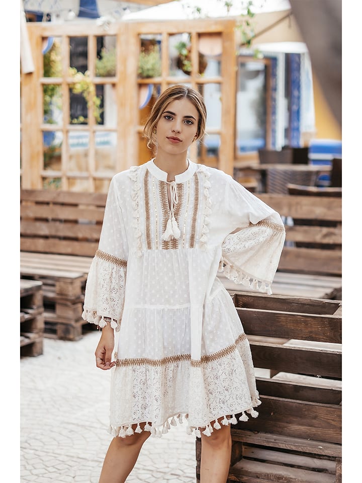 Sukienka w kolorze kremowym