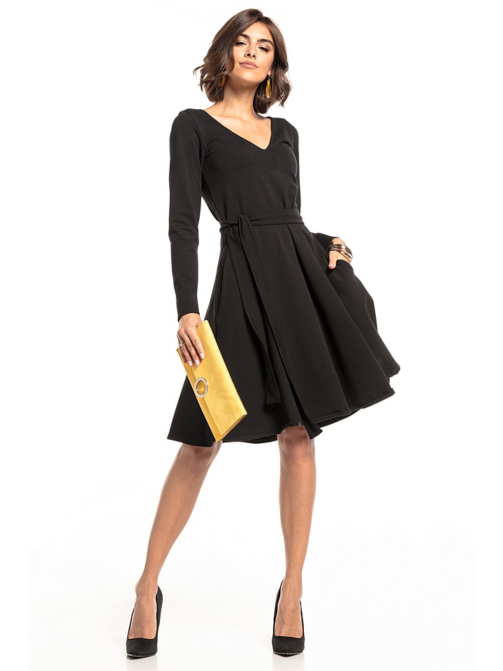 Sukienka w kolorze czarnym