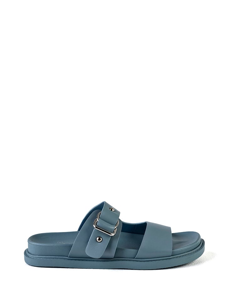 Klapki w kolorze niebieskim