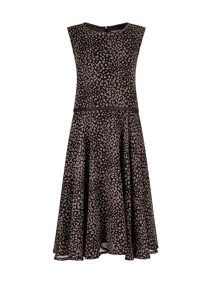 Sukienka w kolorze czarnym