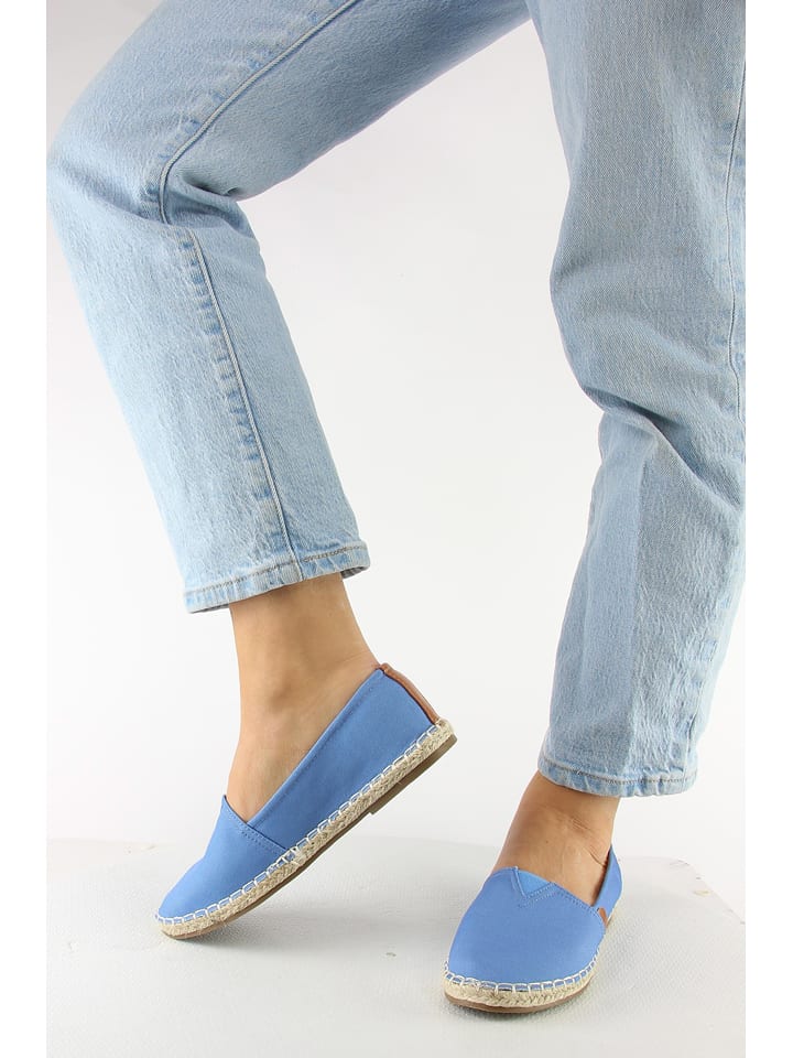 Espadryle w kolorze niebieskim