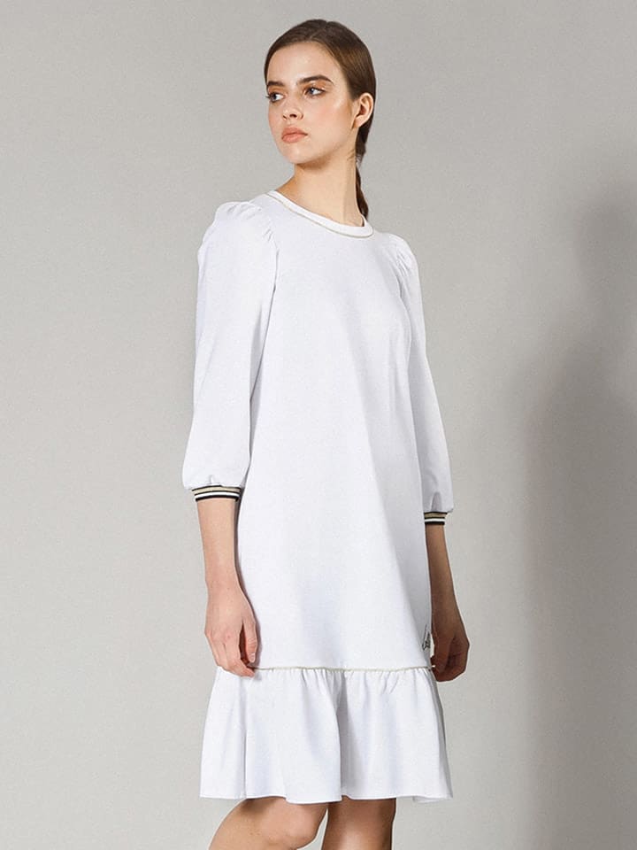 Sukienka w kolorze białym