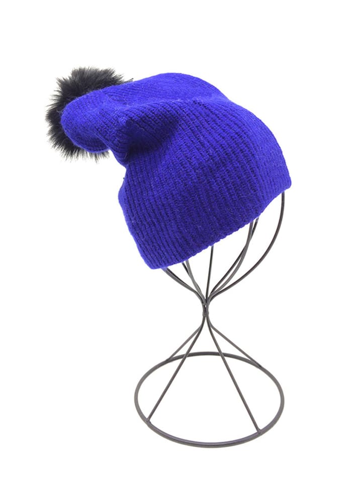 Czapka w kolorze granatowym