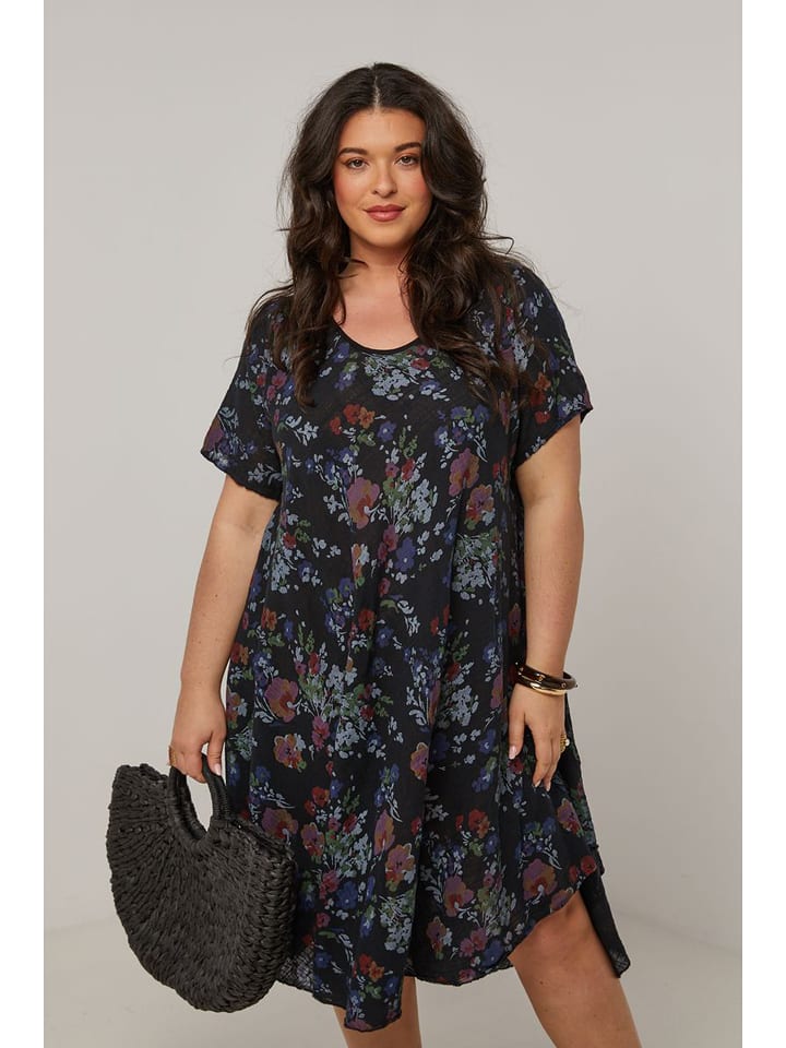 Curvy Lady Sukienka w kolorze czarnym rozmiar: 44/46