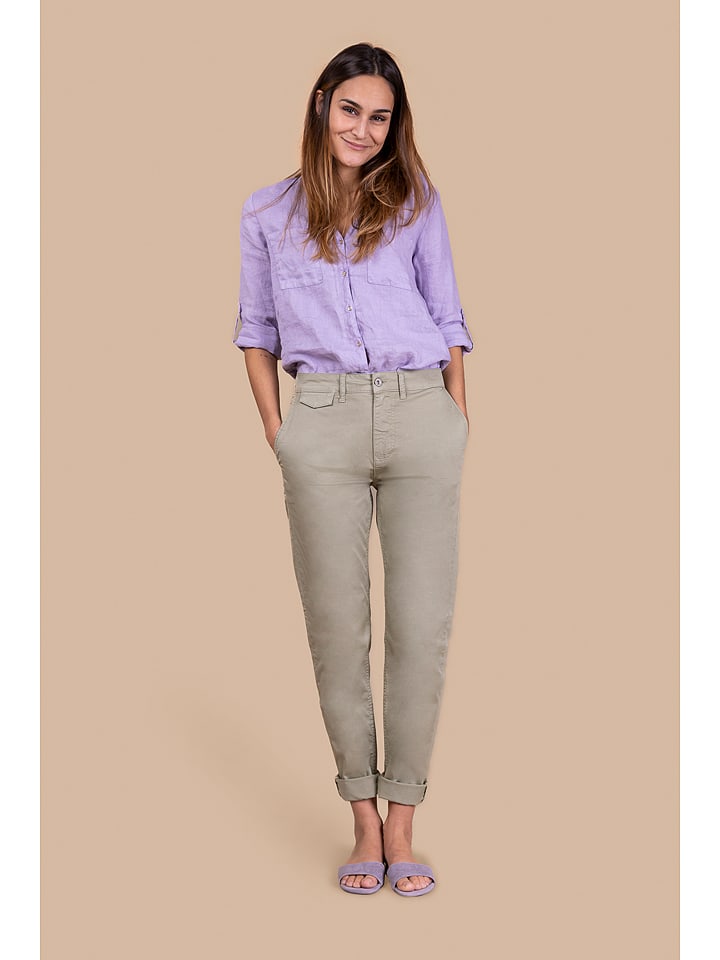 Spodnie chino w kolorze khaki