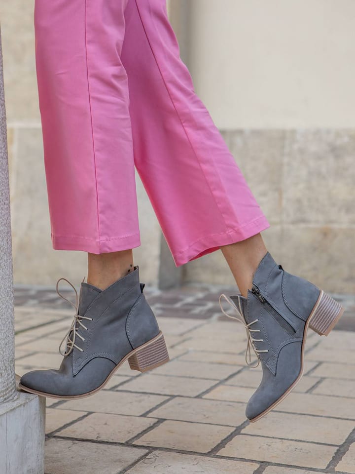 Skórzane botki w kolorze szarym