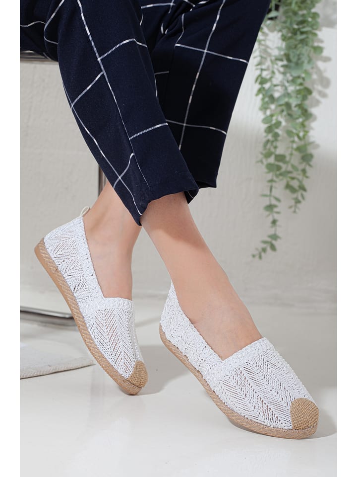 Espadryle w kolorze białym