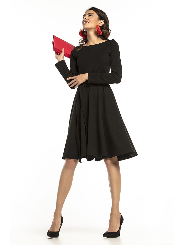 Sukienka w kolorze czarnym