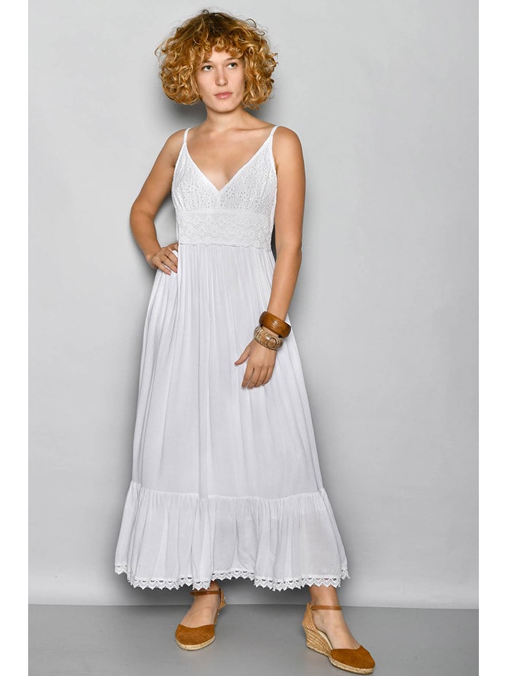 Sukienka w kolorze białym