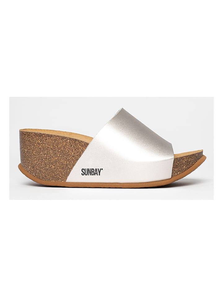 Klapki "Toluca" w kolorze srebrnym na koturnie