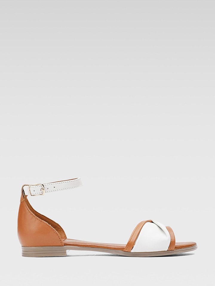 Skórzane sandały w kolorze biało-karmelowym