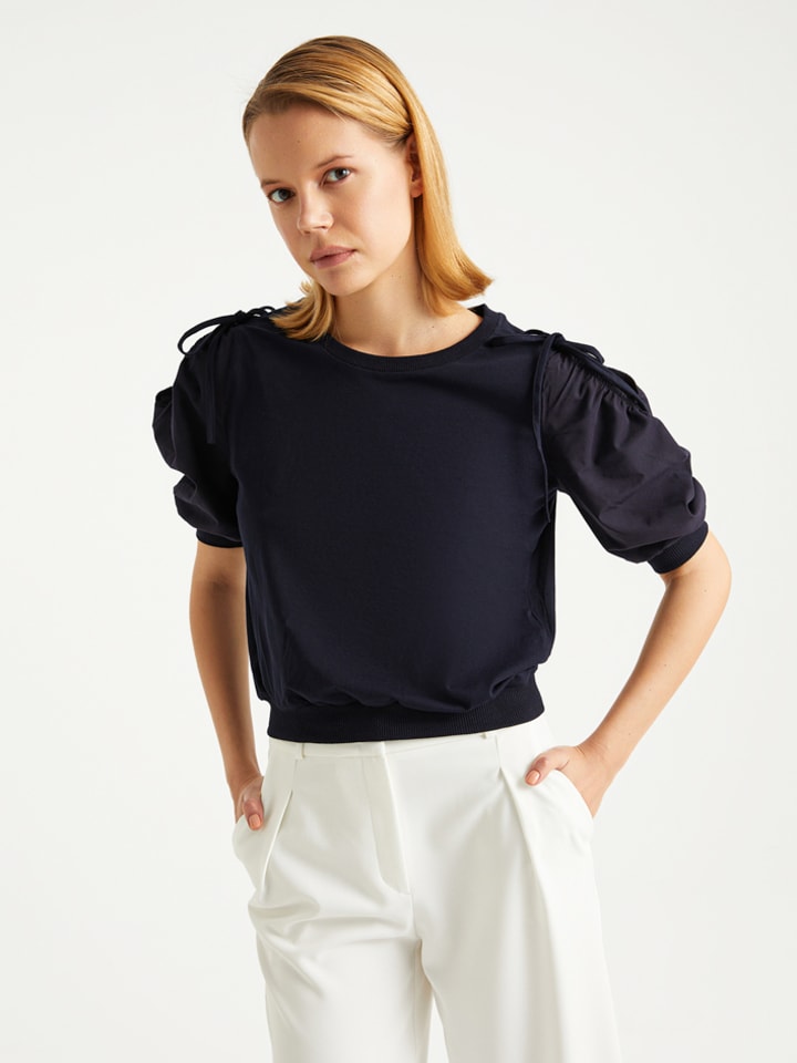 Koszulka w kolorze granatowym