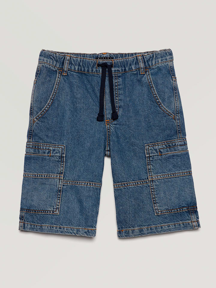 Bermudy w kolorze niebieskim