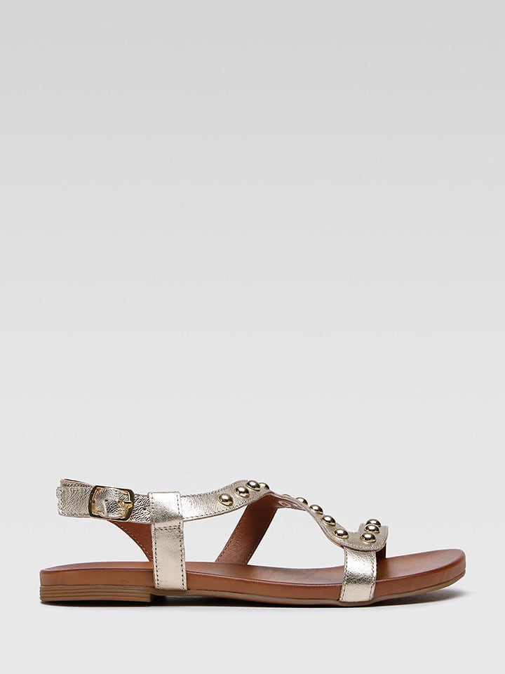 Skórzane sandały w kolorze złotym