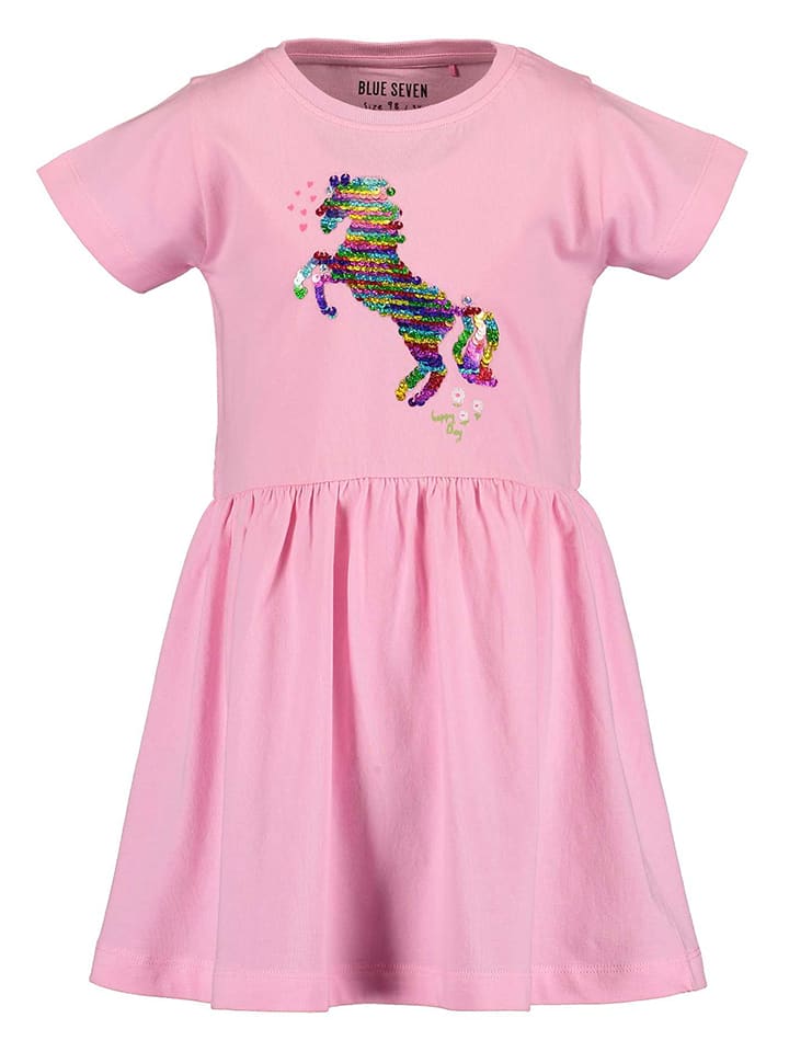 Sukienka w kolorze jasnoróżowym